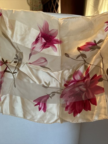 New Oscar De La Renta 50” approx long Floral 100% Silk Scarf NWT - Picture 3 of 8