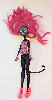 2011 Monster High Doll CATTY NOIR BLACK CAT 13 wishes scaremester tail pink