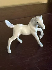 Hagen Renaker Horse Turning Yearling mini in glossy white with shading gorgeous