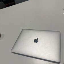 Apple MacBook Pro Retina 13.3" 2017 - 256GB SSD 16GB Ram 3.5GHz Core i7 - Silver