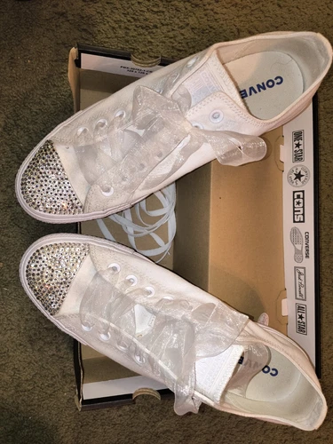 Converse bianche monocromatiche