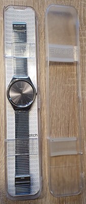 Swatch Uhr mit silbernem Metallarmband im neuwertigen Zustand !
