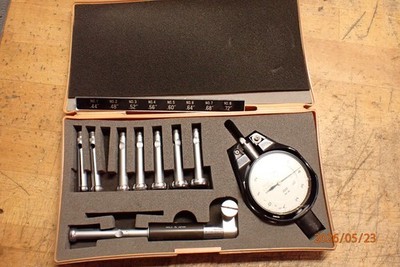 OLDER MITUTOYO DIAL BORE GAGE GAUGE W/ CASE AND ANVILS MODEL 526-123
