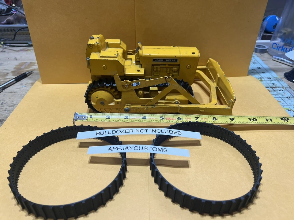 ERTL ESKA John Deere 450 Bull Dozer / crawler, 1/16 (TRACKS ONLY) - Image 4 of 4
