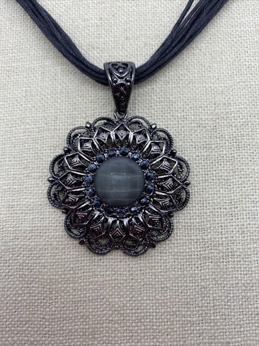 Pendant Chain Necklace Gunmetal Vintage Feel Pretty