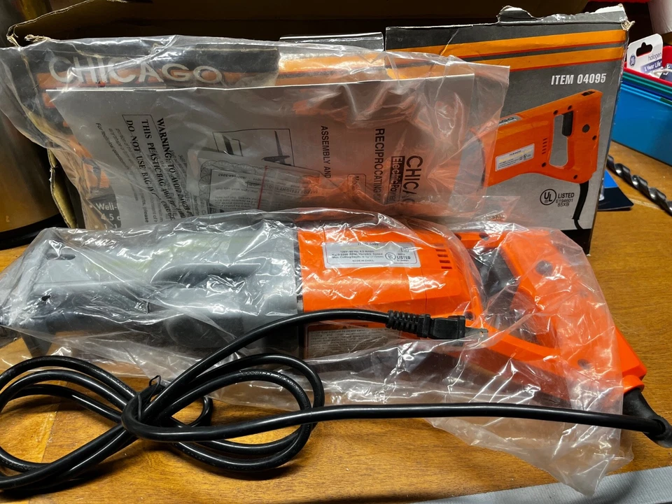 NIB Chicago Electric Reciprocating Saw 4.5. Amp 120 volt Variable Speed 04095 - Image 3 of 4