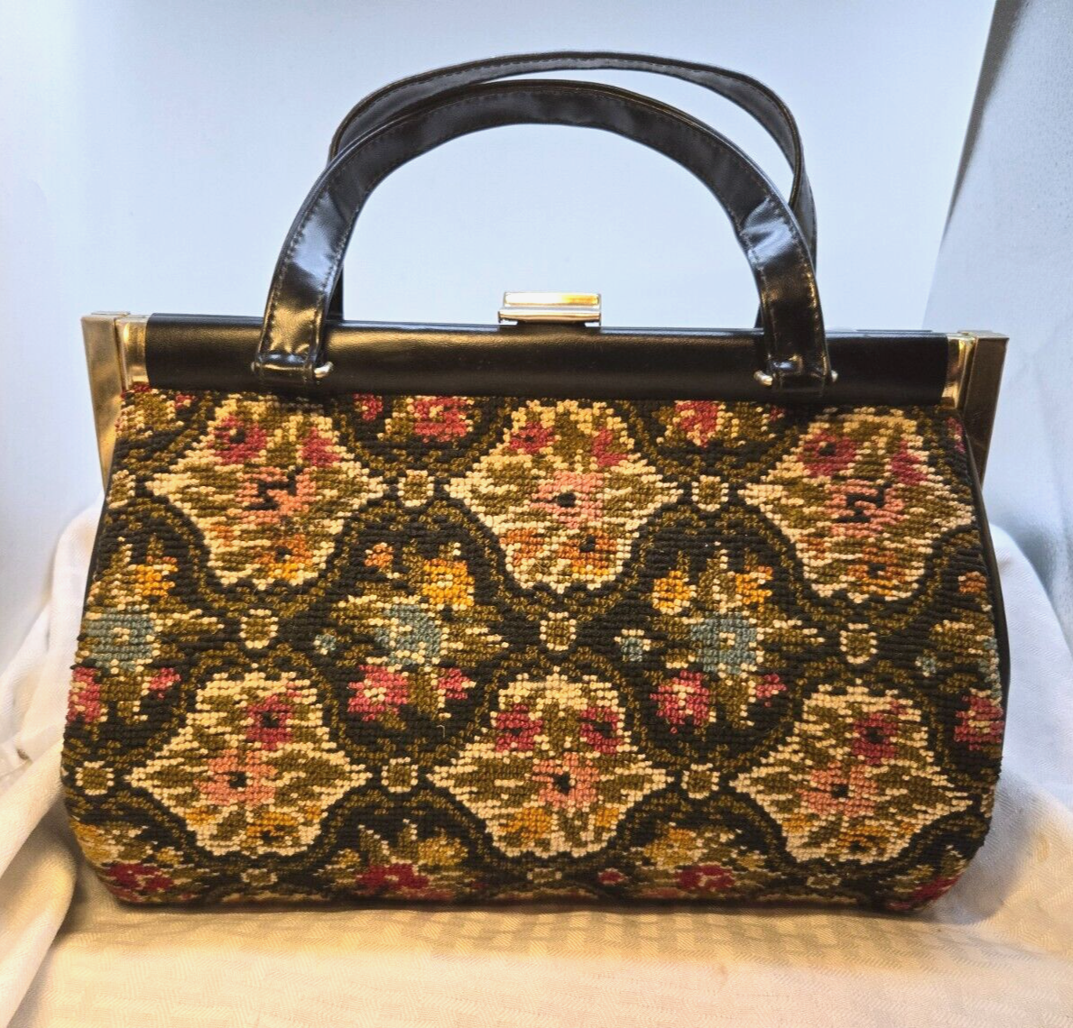 Vintage Carpetbag Purse Floral Tapestry Snap Closure double handles