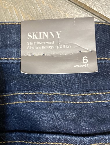 Pantalones de mezclilla azules ajustados tiro medio enjuague oscuro adelgazantes talla 6 28X32 NY & C NUEVOS CON ETIQUETAS - Imagen 6 de 10