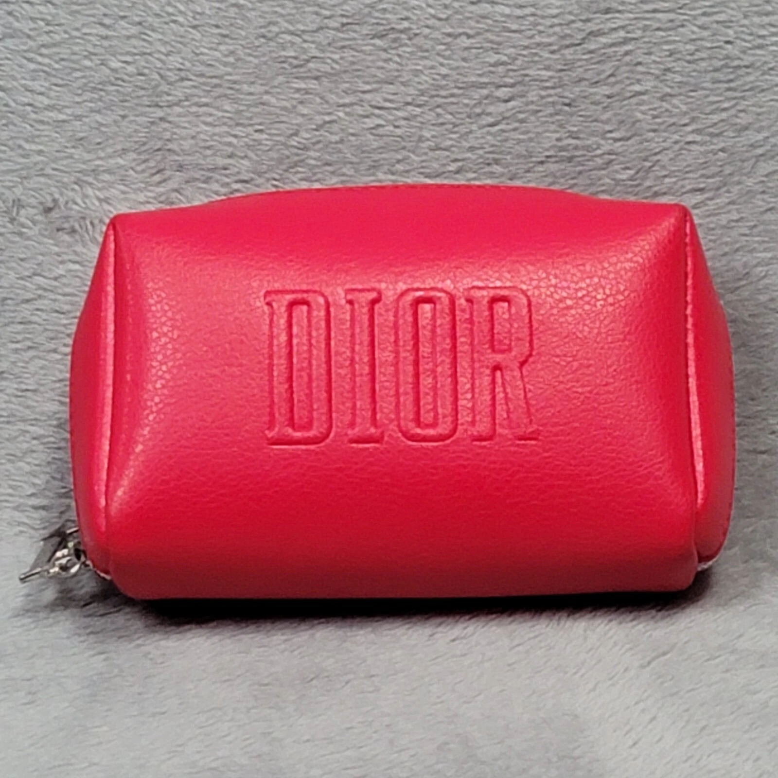 Pochette Dior sac zippé logo rouge simili cuir petite marque noire sans sangle poignée