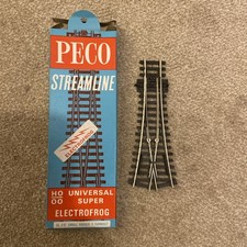 Peco SL-E97 Y Turnout Small Radius Electrofrog
