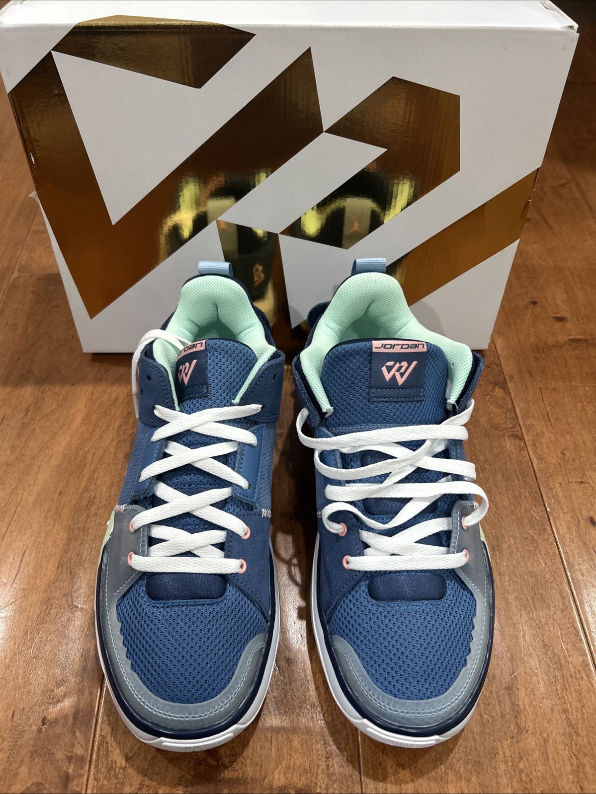 Fd2335-400 Men&rsquo;s Size 9 Women&rsquo;s 10.5 Nib