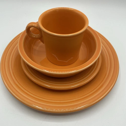 VTG Fiesta The Homer Laughlin China Co Tangerine Orange 4-piece setting