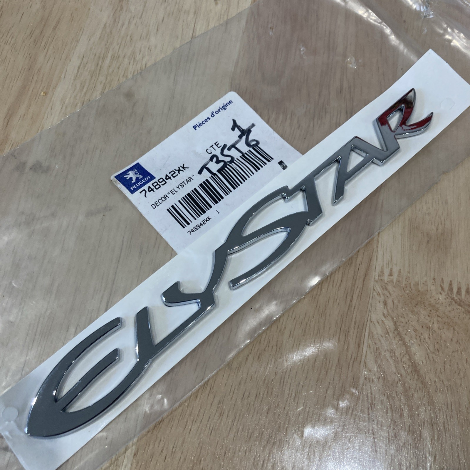 Sticker Elystar Peugeot 748942XK pour personnaliser votre scooter urbain