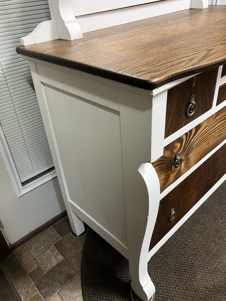 Cómoda antigua simplemente impresionante anterior a la década de 1940 con espejo giratorio era de la Segunda Guerra Mundial  Foto 2 de 4