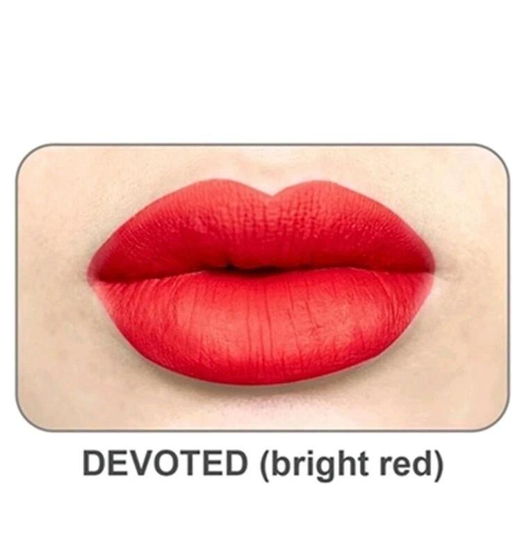 Batom líquido The Balm Meet Matte Hughes 7,4 ml dedicado vermelho brilhante TheBalm novo - Imagem 2 de 4