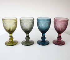 GLASS WINE GOBLET WEDDING TABLE EVENT VENUE DECOR DIAMOND EMBOSSED PATTERN