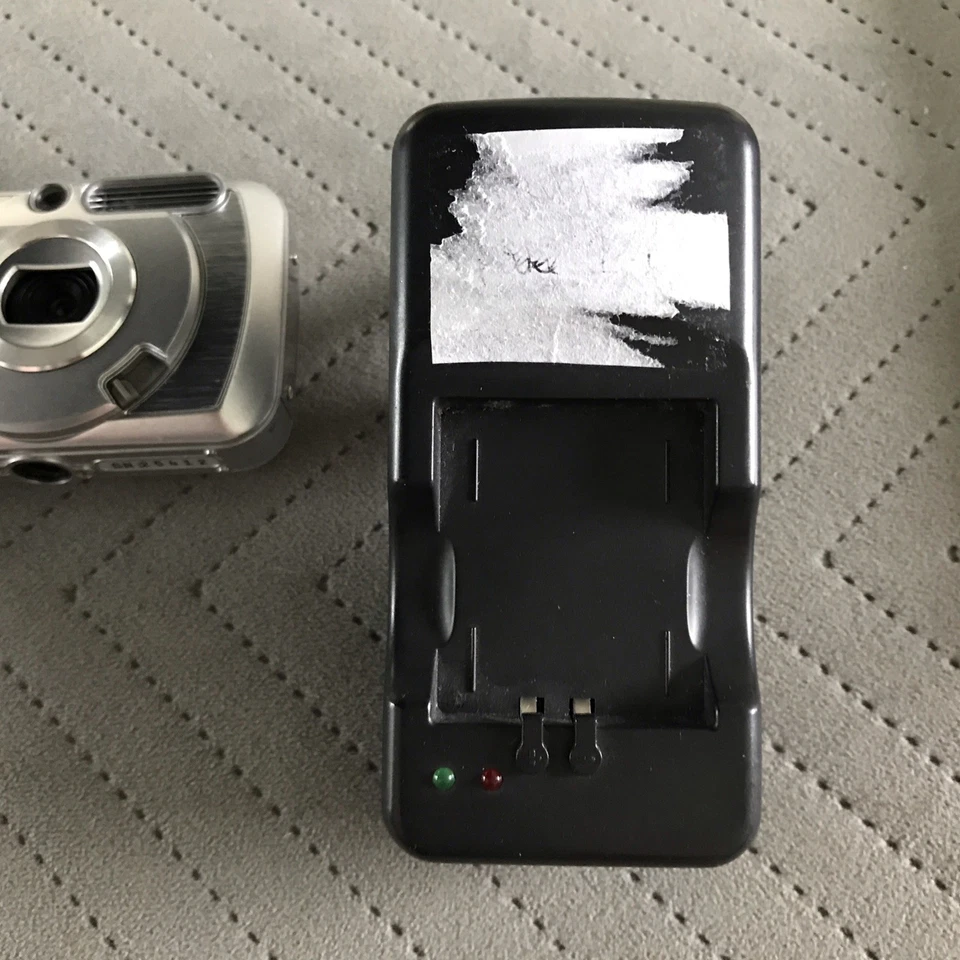 Vivitar Digital Camera Vivicam 5660 5.0MP Silver Tested - Image 2 of 4