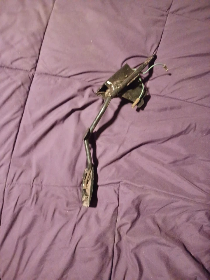 PEDAL GAS Isuzu Pick Up 1988 1989 1990 1991 1992 1993 1994 1995 Foto 3 de 3