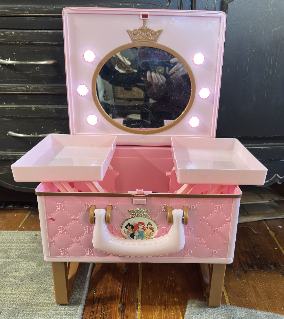 Disney Princess Style Collection Travel Light-Up Vanity Makeup Case &ndash; Pink