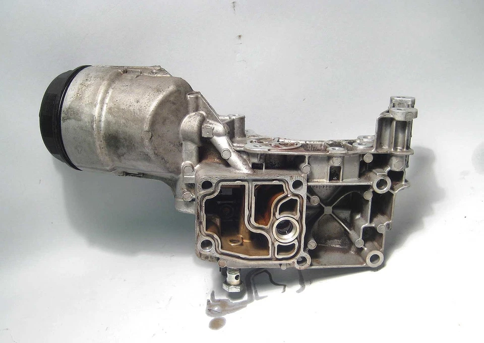 Carcasa de filtro de aceite BMW M52 con tapa de plástico 1996-1999 E39 E36 323i 328i Z3 OEM USADO Foto 4 de 4