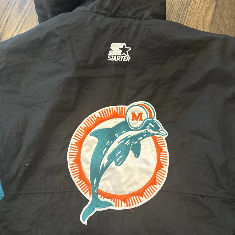 Chaqueta grande de los Miami Dolphins negra para hombre  Foto 3 de 4