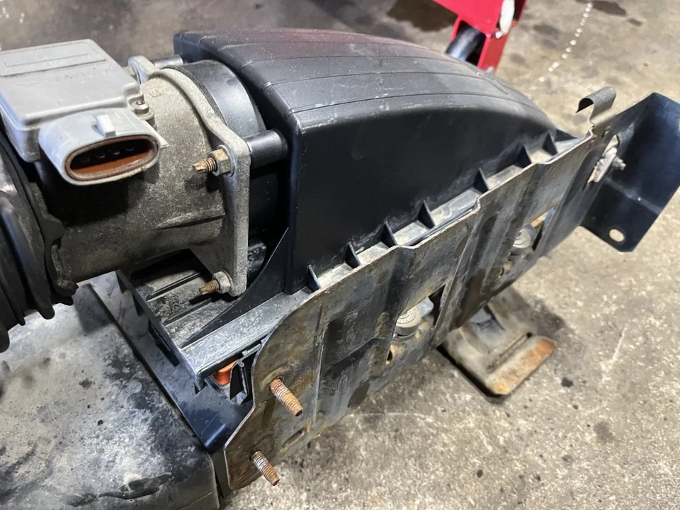 Conjunto de carcasa de filtro de aire 94-96 Ford F150 F-250 5.0 + masa de aire + soporte 302 Foto 3 de 4