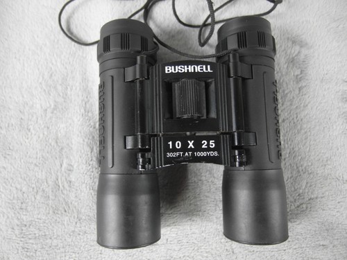Bushnell 10 x 25 Binoculars - 302 ft. at 1000 Yards w/Case - Picture 2 of 5