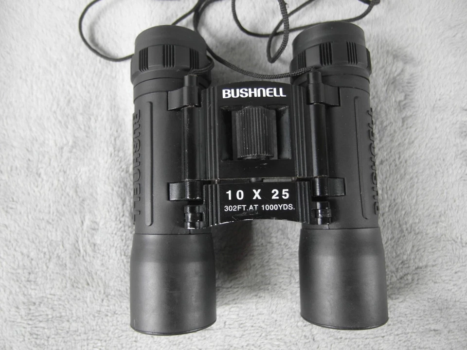Bushnell 10 x 25 Binoculars - 302 ft. at 1000 Yards w/Case - Image 2 of 4