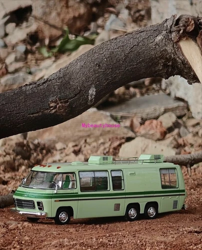 MK 1:64 Green HEC GMC Motor Home Road Trip RV Van Model Diecast Resin Car