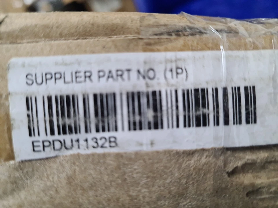 APC EPDU1132B Easy Basic Rack PDU 20x IEC-320 C13 and 4x C19 Outlets - Image 2 of 3