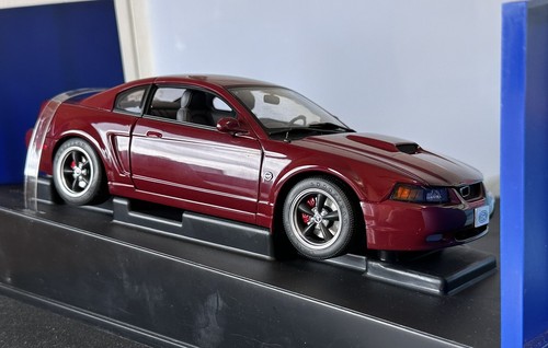 1/18 Autoart Ford Mustang GT 2004 40th Rojo 72856