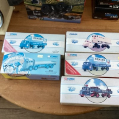 FÜNF CORGI WERBEMODELLE SEHEN NEUWERTIG AUS BOXEN SIND ALLE VERBLASST 