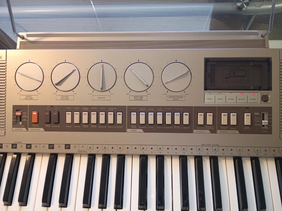 Teclado sintetizador/sintetizador Casio CT-810 vintage. Foto 3 de 4