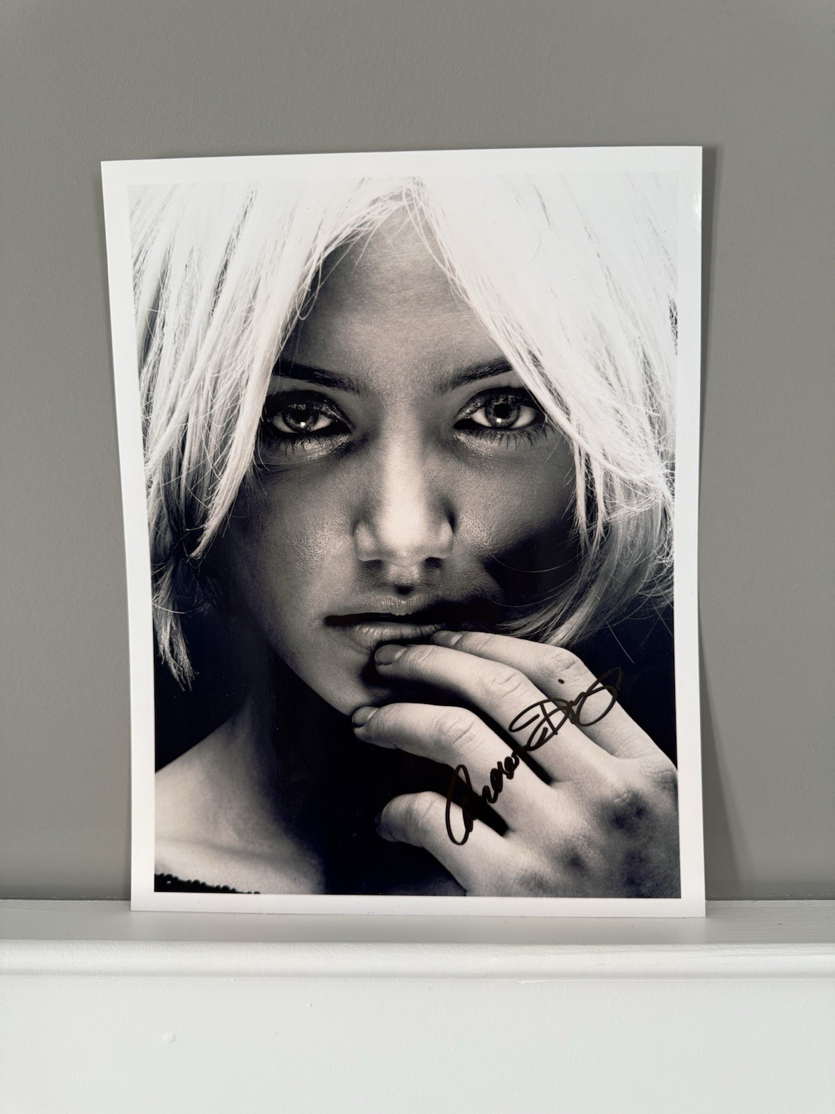 Cameron Diaz Autographed Photo 8x10 Black & White