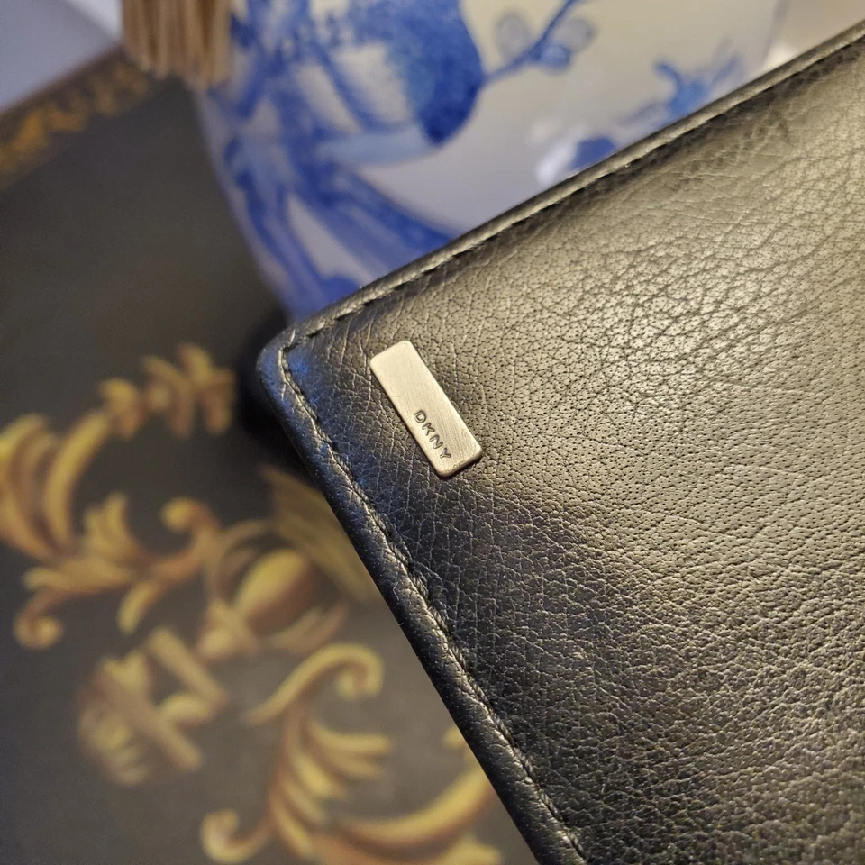 DKNY 男式钱包双折真皮黑色设计师全新无盒柔软黄油 — 第 3/4 张图片