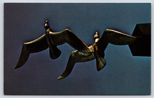 The Flying Gulls Statue Michigan Grand Haven Vintage Postcard - Picture 1 of 2