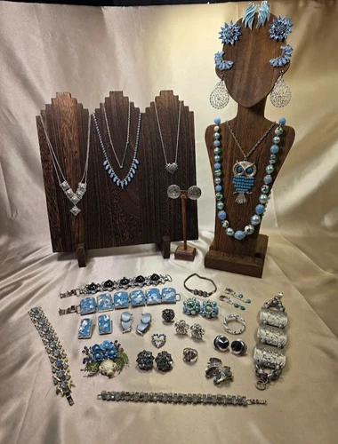 30 pc Vintage Costume Jewelry Sarah Coventry Gerrys Leru Coro Avon