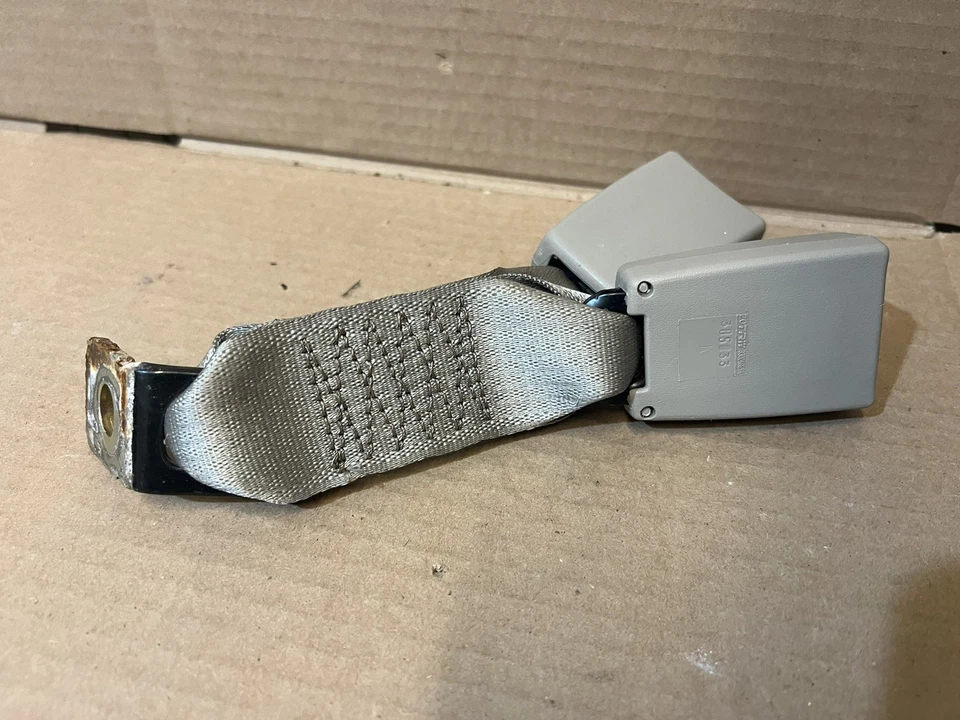 2003 - 2008 Lincoln Town Car Left Middle Rear Seat Belt Buckle Latch Assemblies Foto 3 de 4