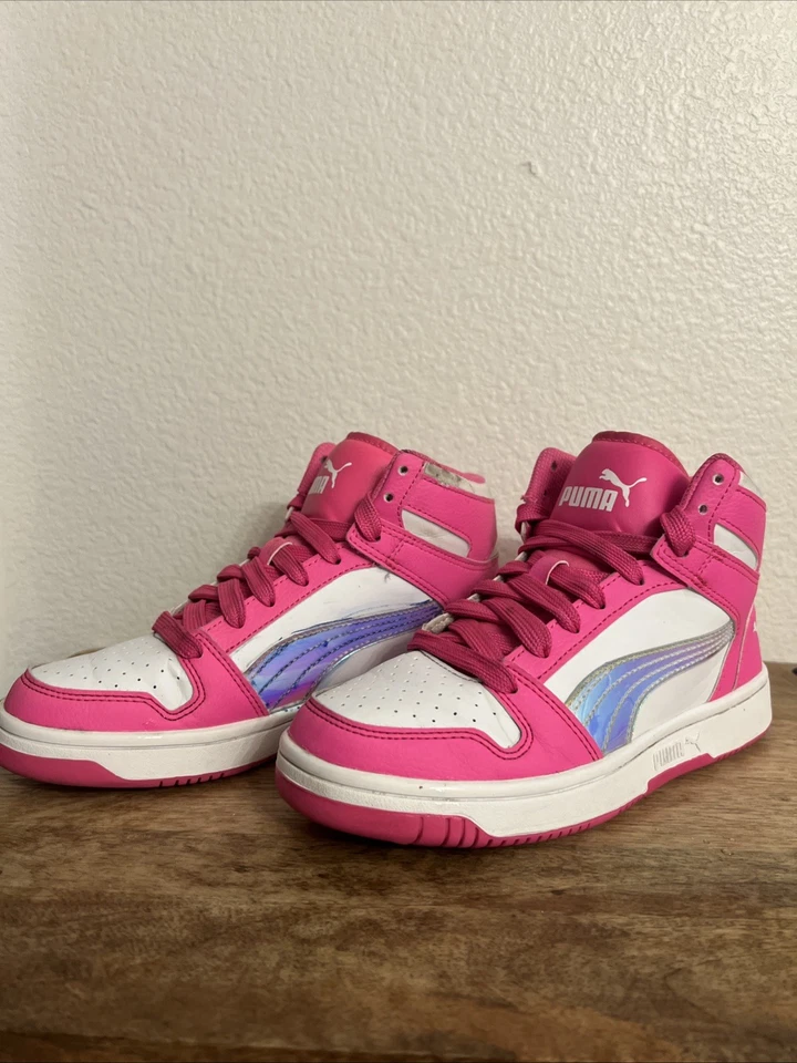 Zapatillas Puma Girl Rebote Layup Rosa y Blanco Parte Superior Alta Espuma Suave Talla 4.5 EE. UU. Foto 4 de 4