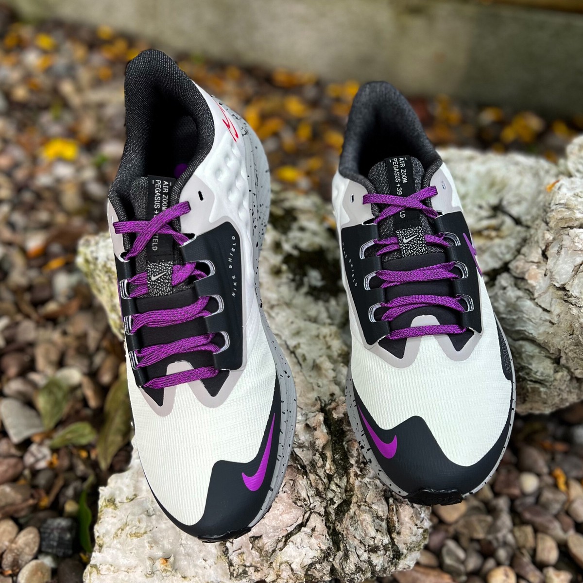 WMNS Nike Air Zoom Pegasus 39 Shield Light Bone DO7626-003