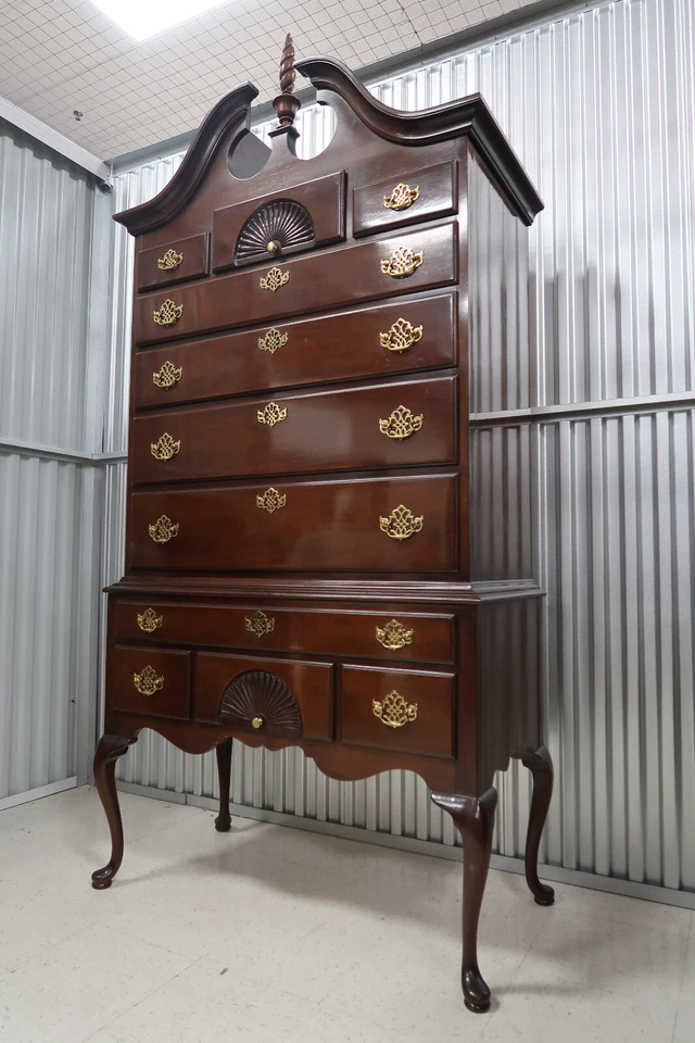 Hickory American Masterpiece Collection Caoba Chippendale Highboy Foto 2 de 4