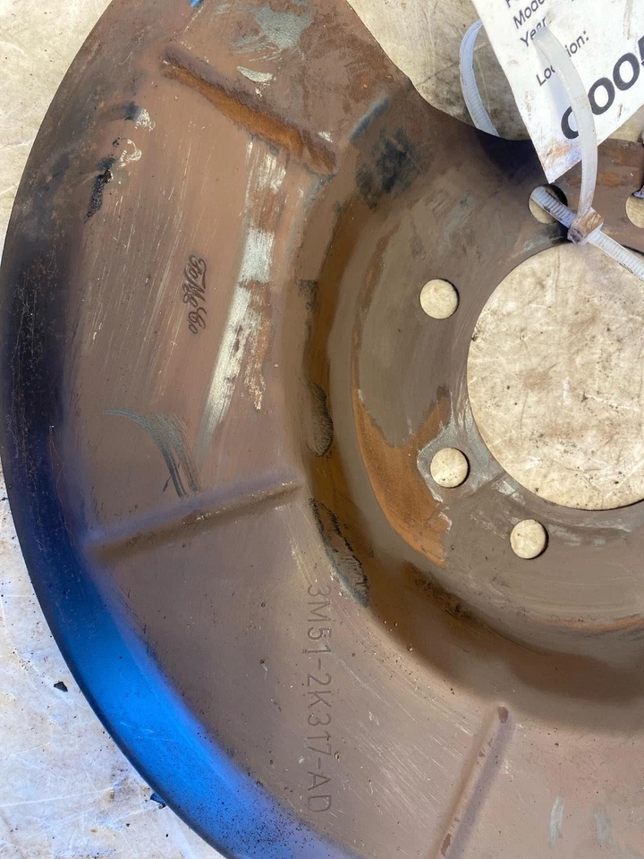 Volvo Series 50 V50 T5 2006 montaje de placa de respaldo de freno trasero conductor izquierdo derecho Foto 4 de 4