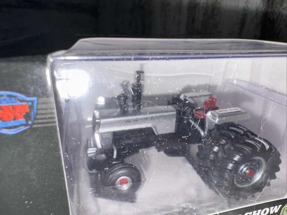 1/64 White 2-150 Tractor Rear Dual 2025 Summer Farm Toy Show Spec-Cast - Image 4 of 4