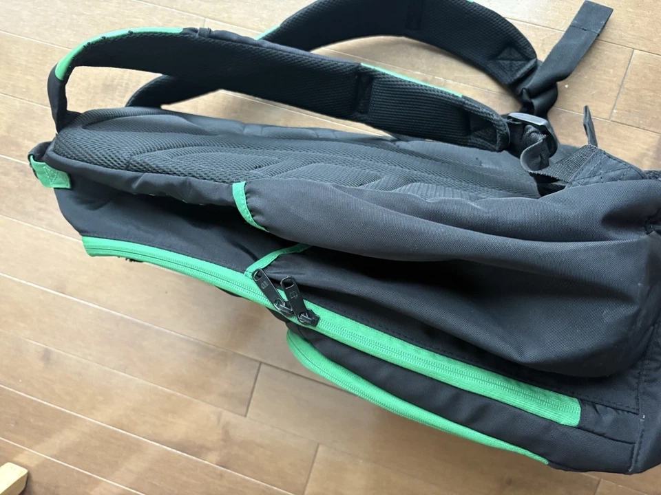 Bolsa de baloncesto Wilson Evolution, negra y verde usada limpia básicamente nueva Foto 4 de 4