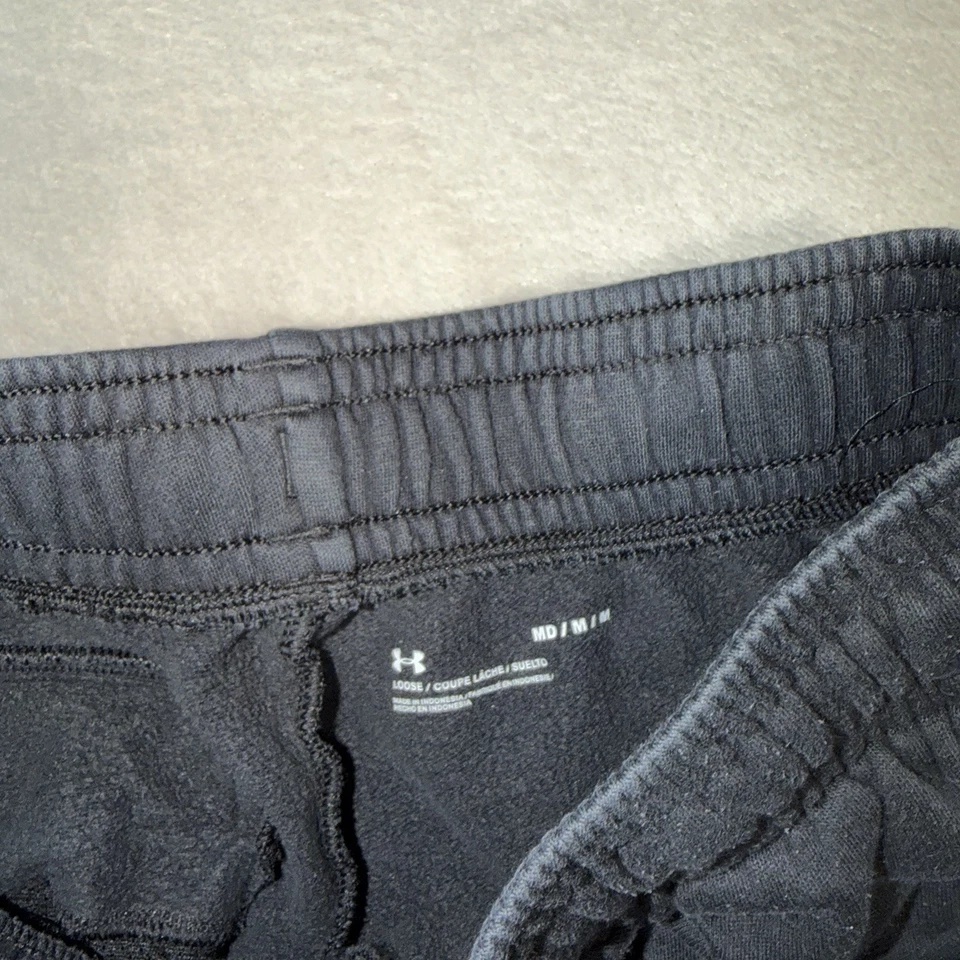 Pantalones deportivos Under Armour para hombre medianos negros lisos rendimiento informales Foto 4 de 4