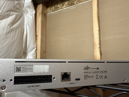Commutateur PoE Ubiquiti USW-PRO-48-POE 48 ports OCCASION - Photo 3/5