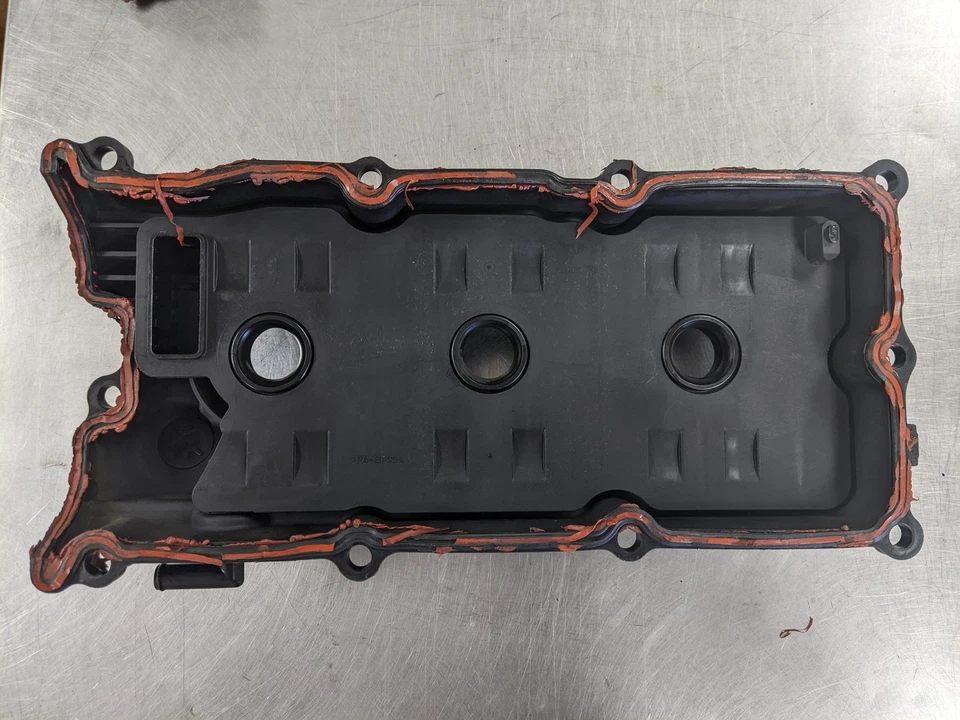 Cubierta válvula izquierda Nissan Máxima 3.5 2004 Foto 3 de 4