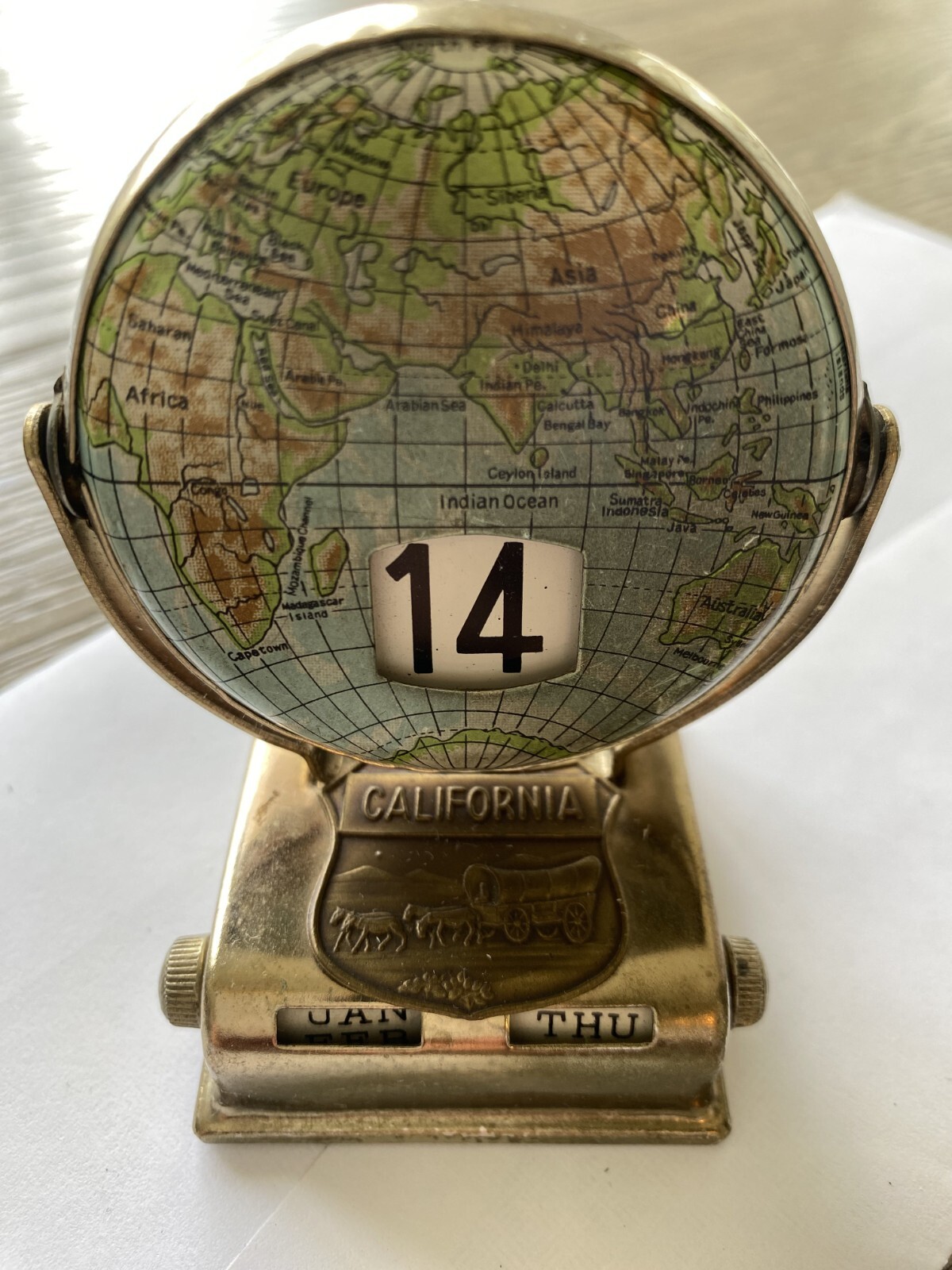 VTG OLD WORLD FLIP MONTH/DAY PERPETUAL DESK CALENDAR-CALIFORNIA WAGON W/HORSES