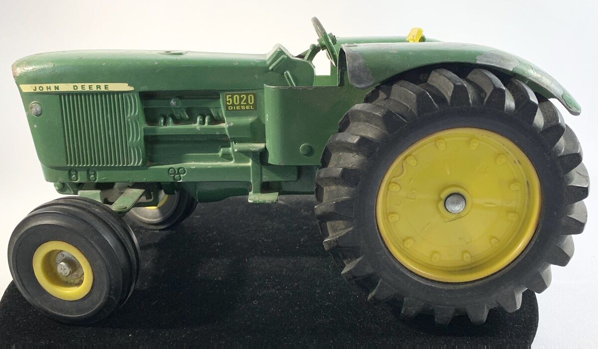 Vintage Ertl John Deere 5020 Diesel Tractor 1:16 Scale Model Vintage Ertl John Deere 5020 Diesel Tractor 1:16 Scale Model