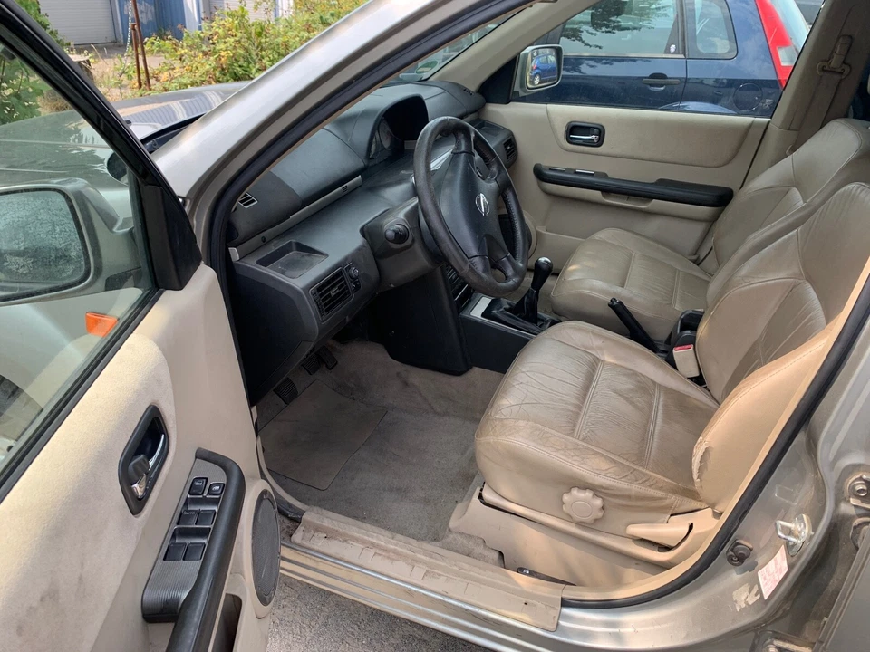 Soporte motor Nissan X-trail T30 gasolina desguace muchas otras piezas en stock Foto 4 de 4